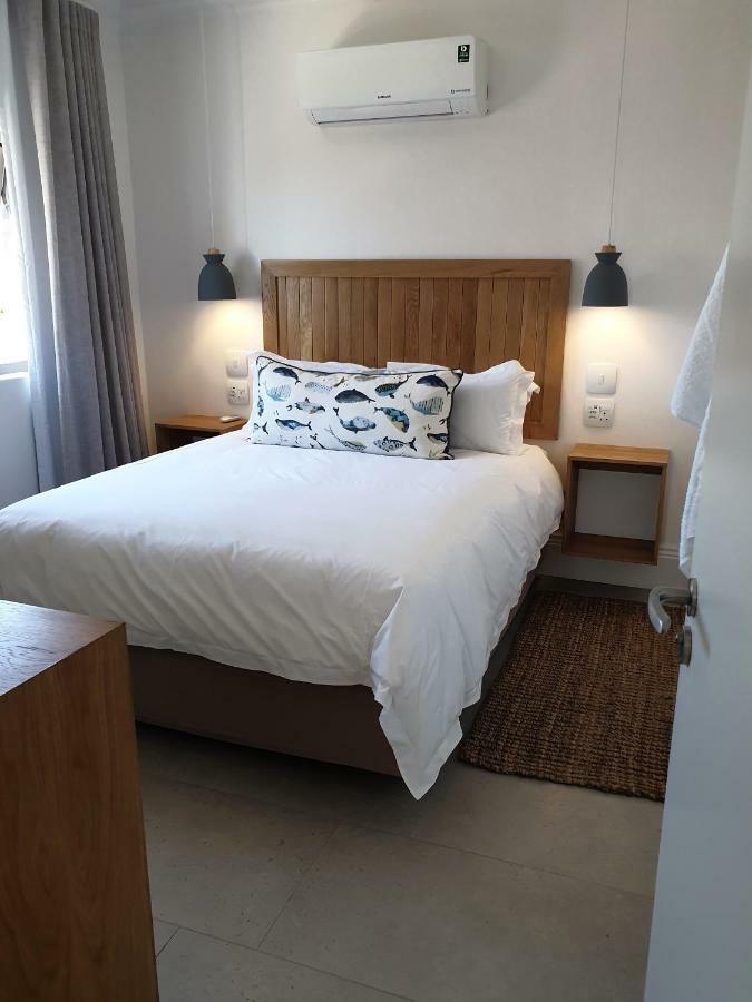 Oceans Guest House & Luxurious Apartments Struisbaai Exterior photo